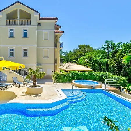 Zimmer Mit Pool, Nur 140 Meter Zum Strand * Цриквеница