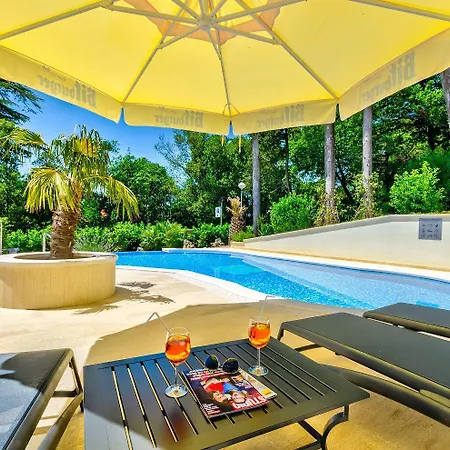 Zimmer Mit Pool, Nur 140 Meter Zum Strand Дом отдыха Цриквеница