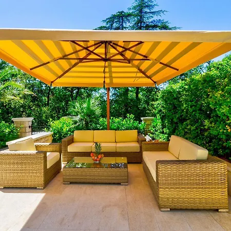 Zimmer Mit Pool, Nur 140 Meter Zum Strand Дом отдыха Цриквеница