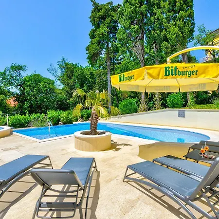 Дом отдыха Zimmer Mit Pool, Nur 140 Meter Zum Strand *