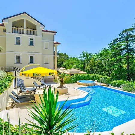 Zimmer Mit Pool, Nur 140 Meter Zum Strand