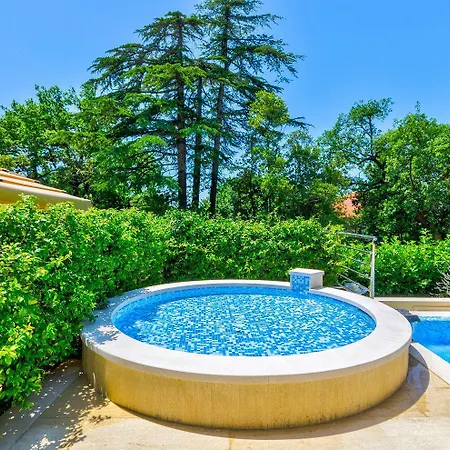 Zimmer Mit Pool, Nur 140 Meter Zum Strand * Цриквеница